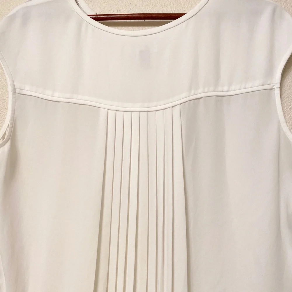 Chelsea28 Pleat Back Top - Picture 11 of 12